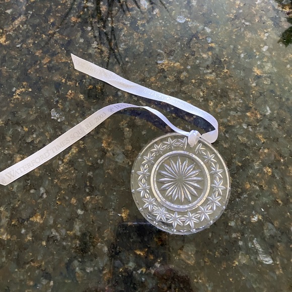 Waterford Crystal Courage 2003 Times Square Disc Ornament In Perfect Condition - Picture 2 of 9
